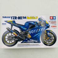 No.98 1/12 ヤマハ YZR-M1 ’04 No.46/No.17 YAMAHA