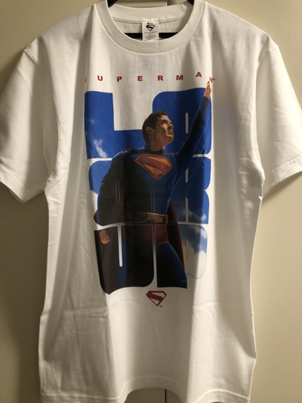 Tシャツを広げた写真