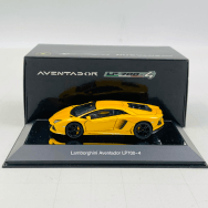 ランボルギーニ 1/43 アヴェンタドール LP 700−4 イエロー