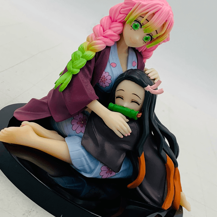 禰豆子と蜜璃のフィギュア