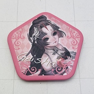 Identity V 第五人格 五角形缶バッジ 芸者 (美智子)