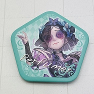 Identity V 第五人格 五角形缶バッジ 調香師 (ウィラ・ナイエル)