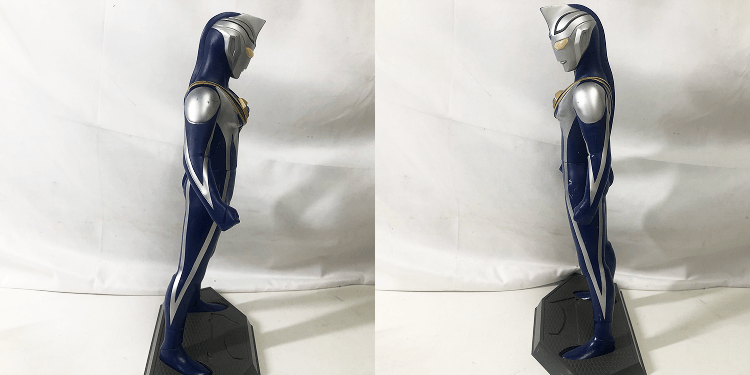 ウルトラマンアグルのフィギュア（左右方向）